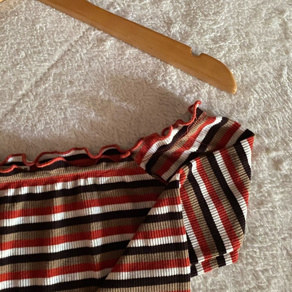 off shoulder long sleeve crop top !